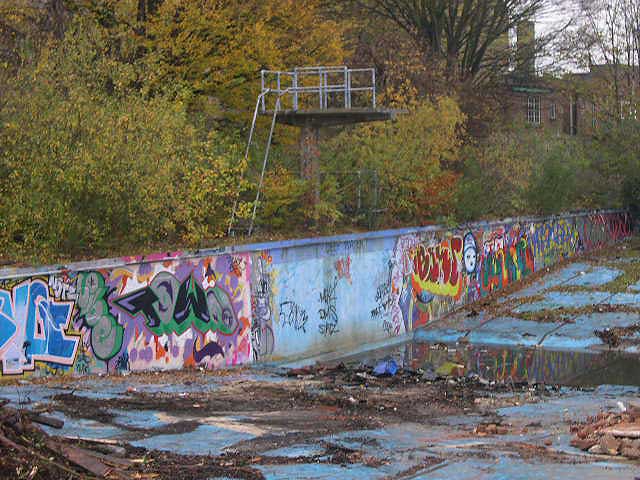 The old diving board, 12/11/04. Photo by Duncan Rimmer.