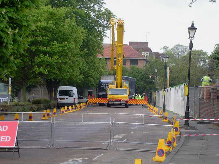 The crane and low loader on the Embankment. Photo by Bill Double.