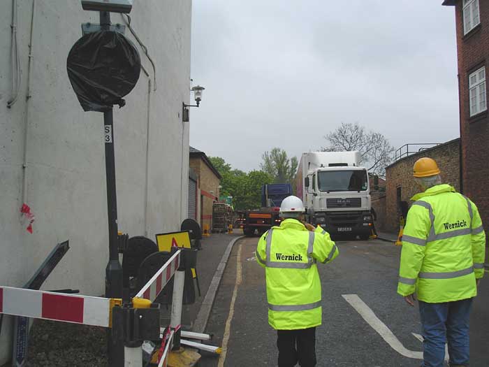 Traffic jam in Wharf Lane, 26/04/05. Photo by Bill Double