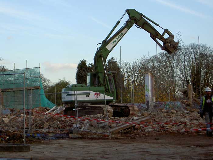 Facade gone, from the back gate, 19/11/04