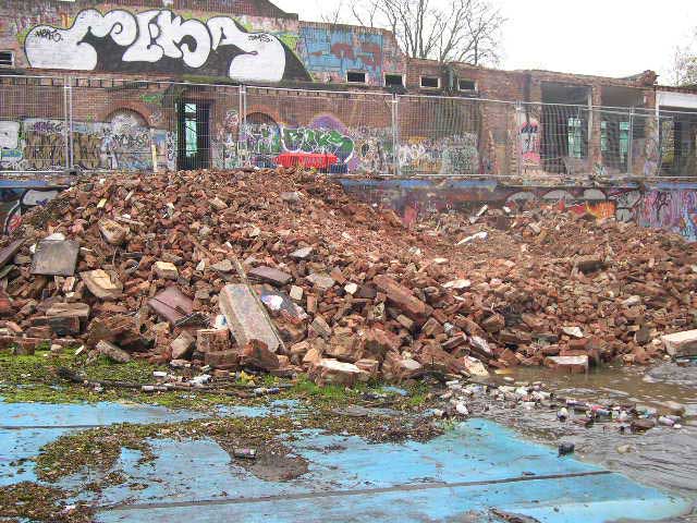 Inside the pool, 12/11/04. Photo by Duncan Rimmer