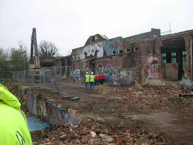 Inside the pool, 12/11/04. Photo by Duncan Rimmer.