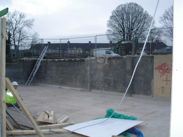 Behind the barrier, downstream end, 07/12/04. Photo by Bill Double.